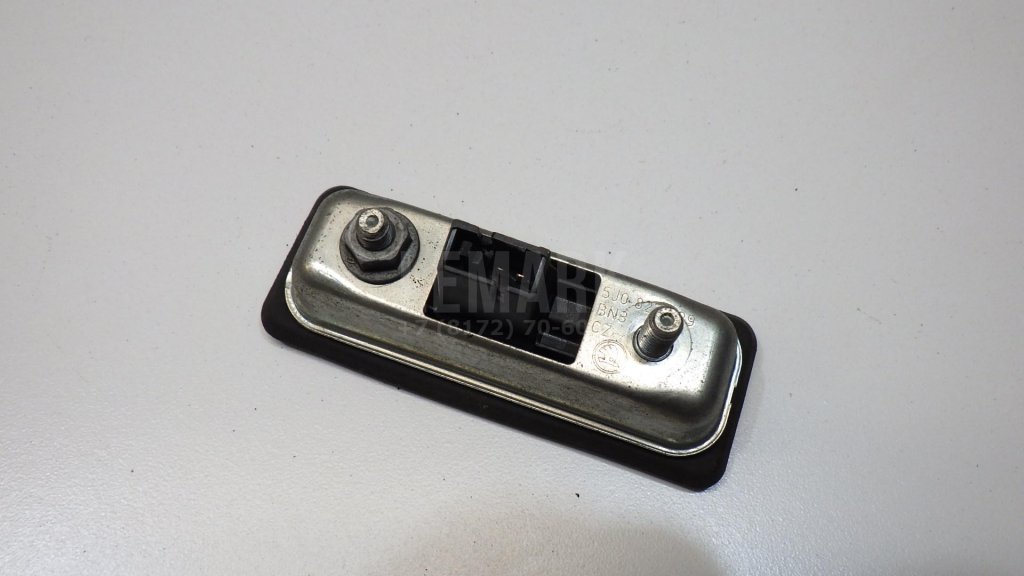 Кнопка открывания багажника