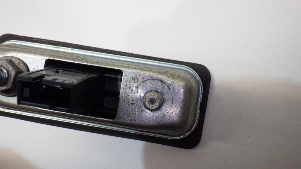 Кнопка открывания багажника