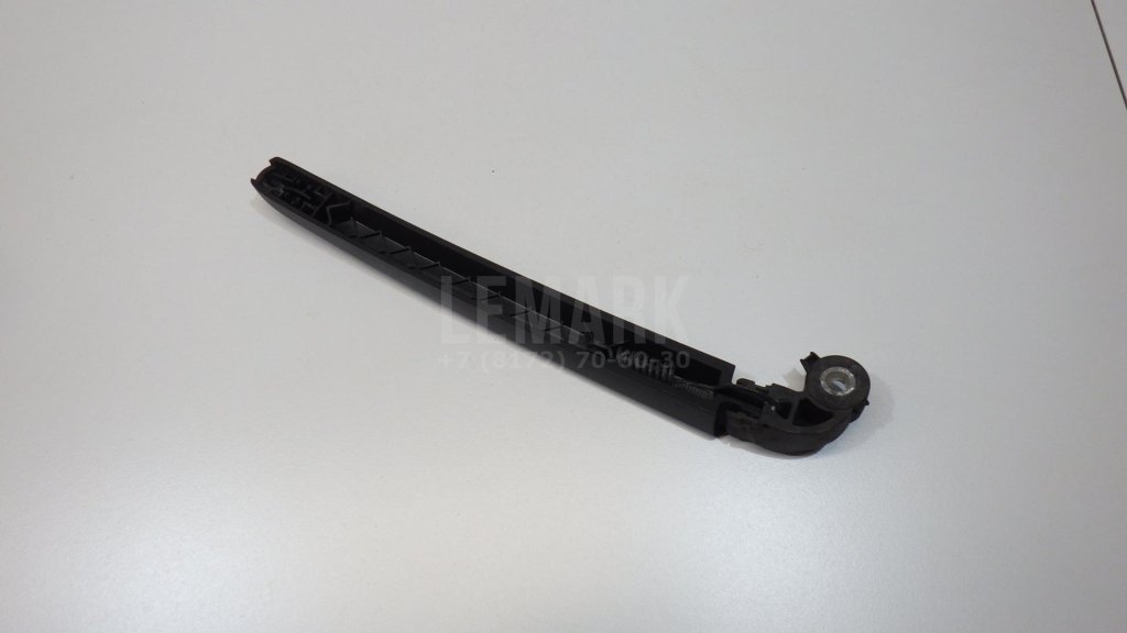 Поводок стеклоочистителя заднего