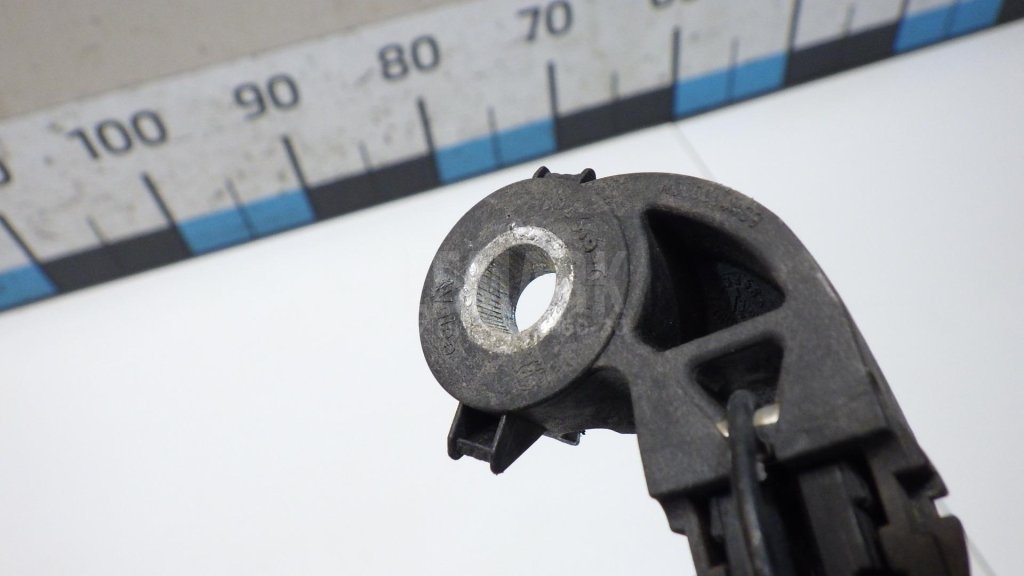 Поводок стеклоочистителя заднего