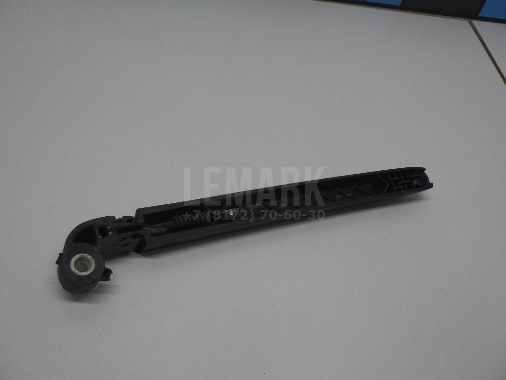 Поводок стеклоочистителя заднего