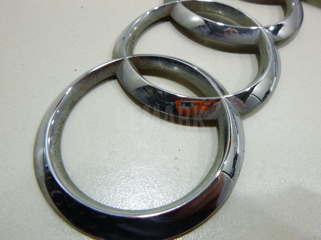 Эмблема на крышку багажника