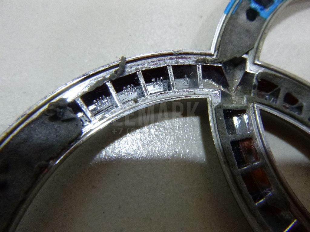 Эмблема на крышку багажника