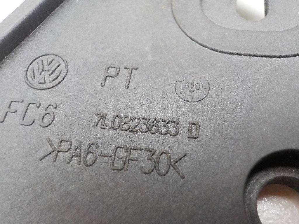 Кронштейн ручки открывания капота