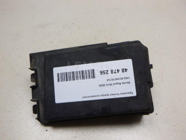 Крышка блока предохранителей