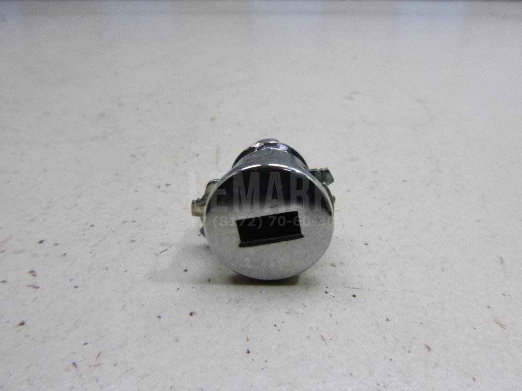 Вставка замка бардачка