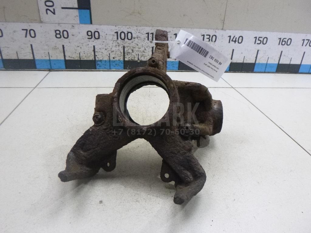 Кулак поворотный передний правый