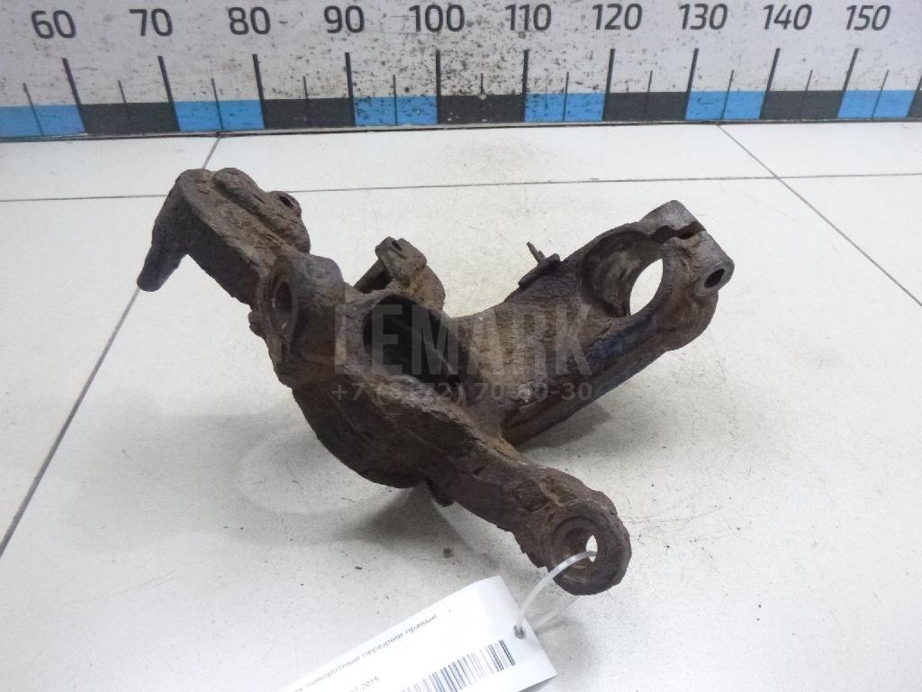 Кулак поворотный передний правый