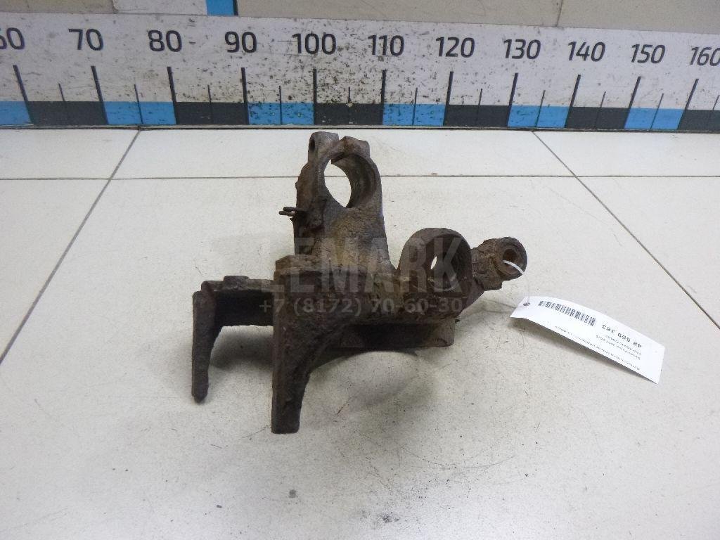 Кулак поворотный передний правый