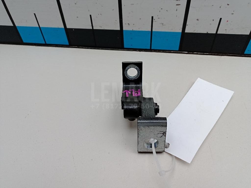 Петля двери