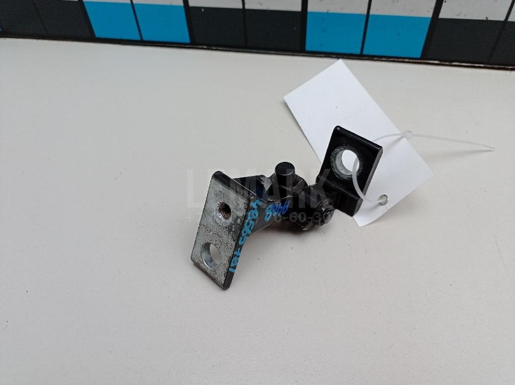 Петля двери