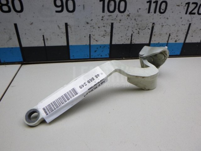 Петля двери багажника