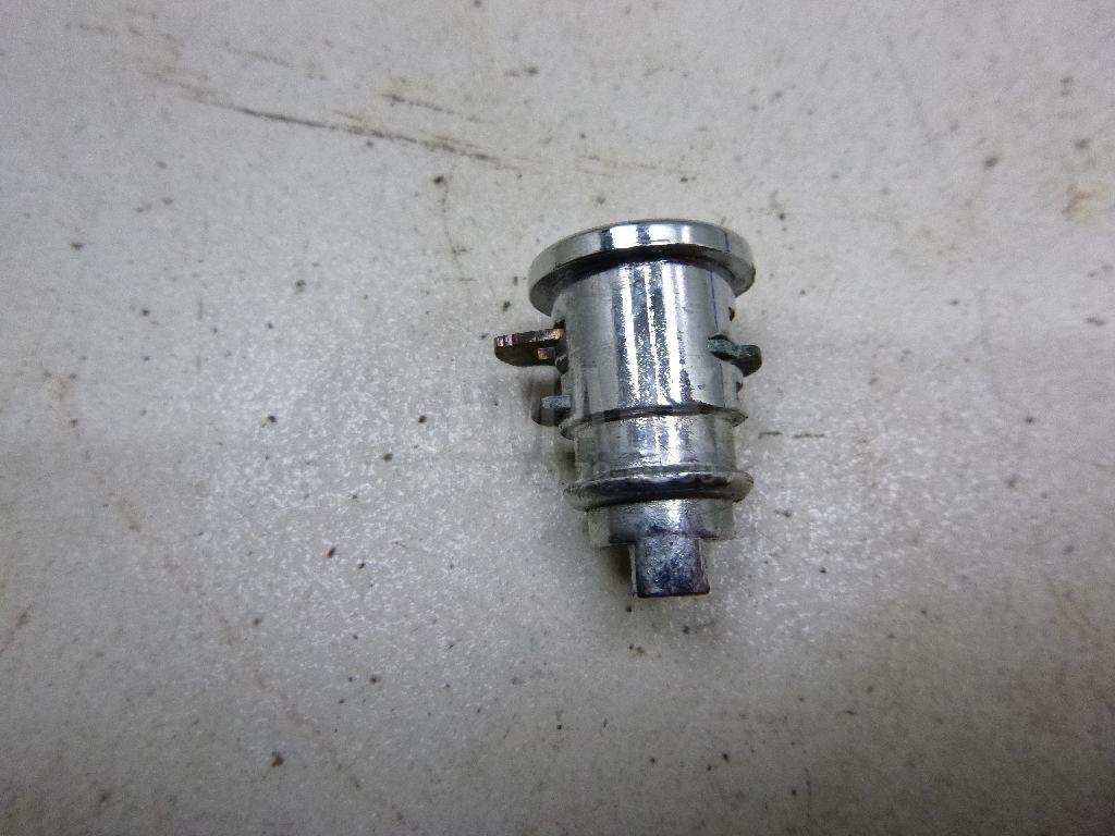 Вставка замка бардачка