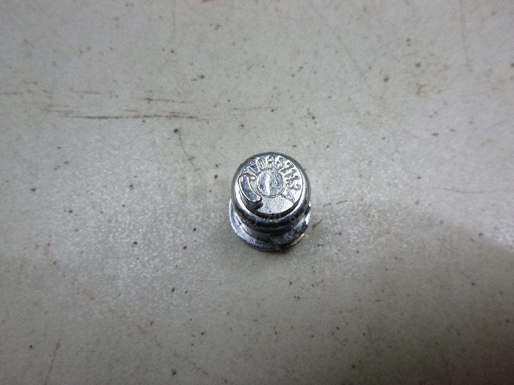 Вставка замка бардачка