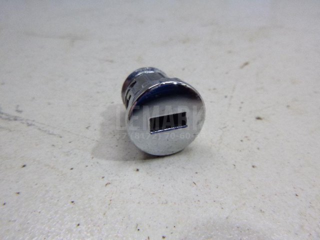 Вставка замка бардачка