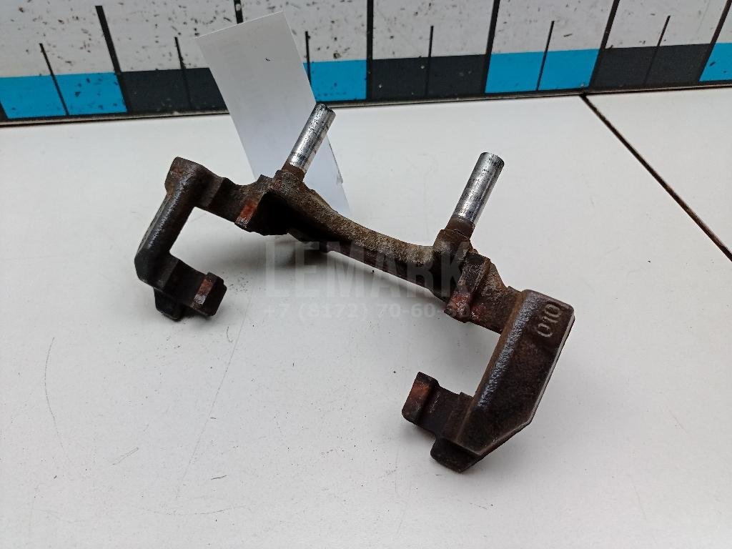 Скоба суппорта переднего