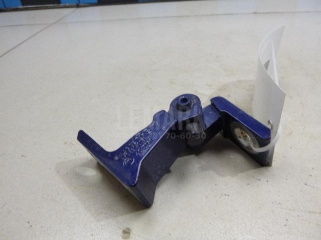 Петля двери