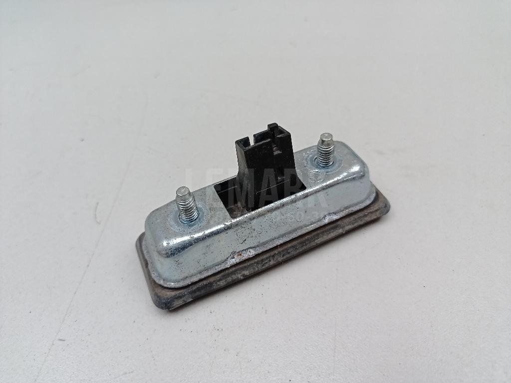 Кнопка открывания багажника