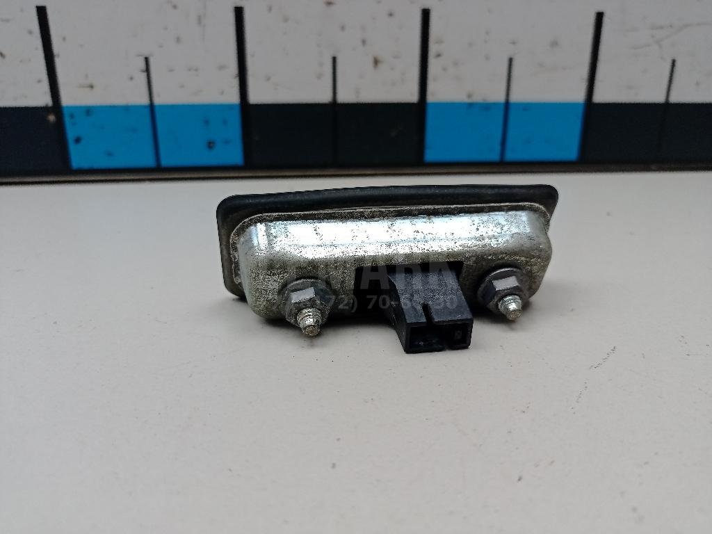 Кнопка открывания багажника