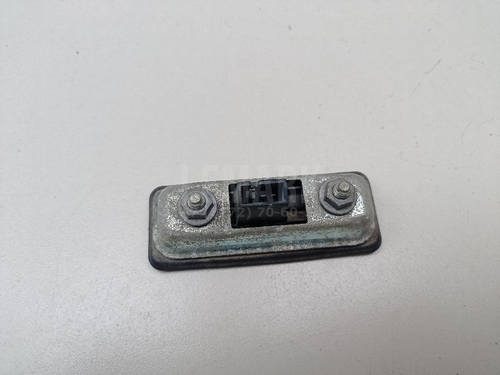 Кнопка открывания багажника