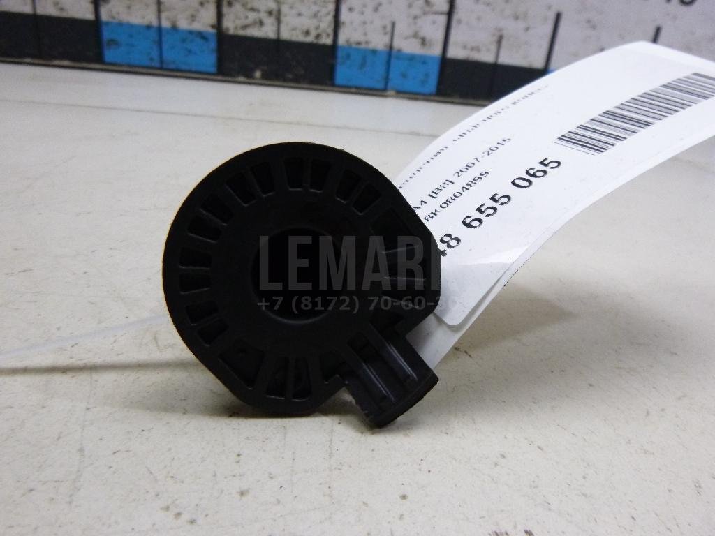 Болт крепления запасного колеса