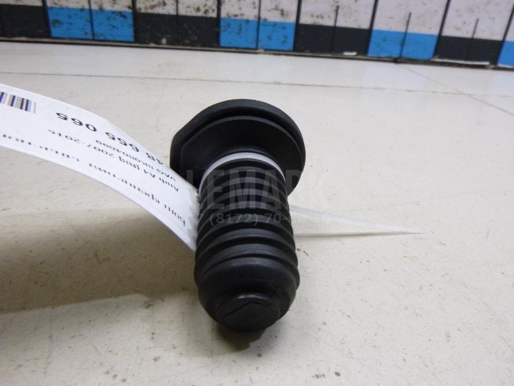 Болт крепления запасного колеса