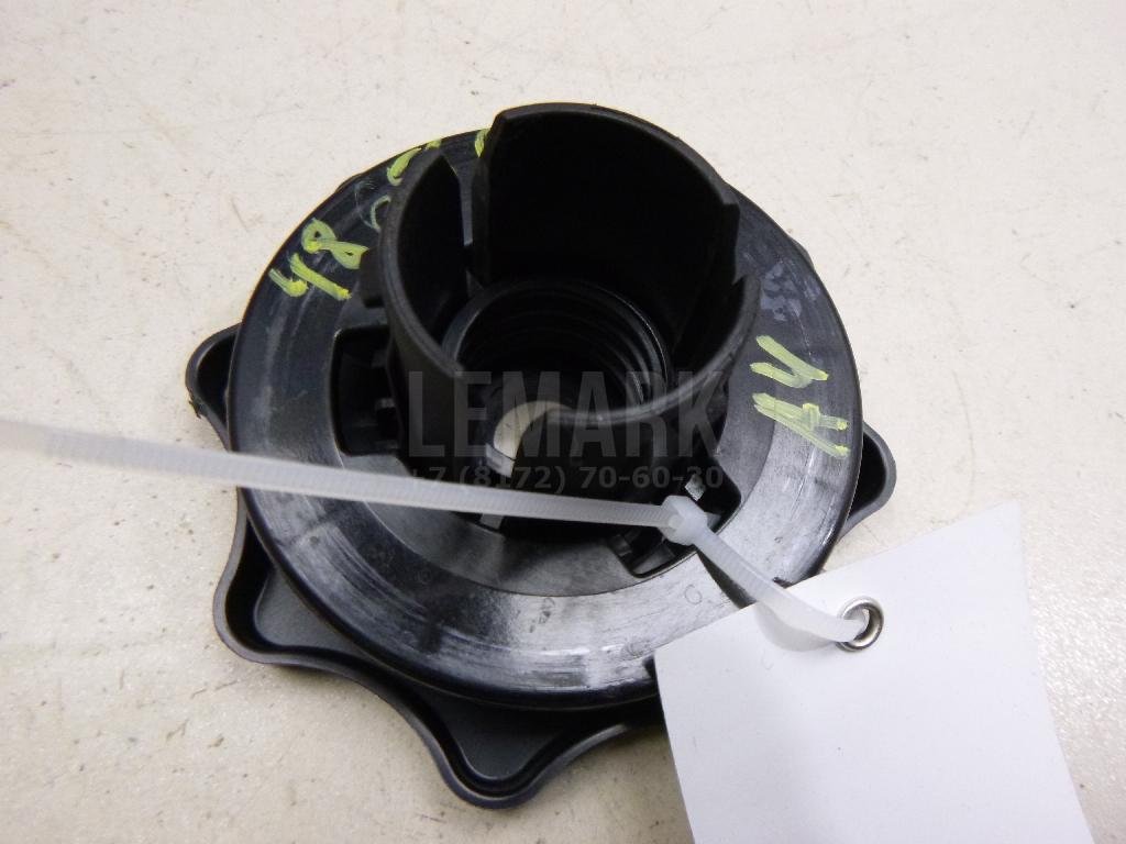 Болт крепления запасного колеса