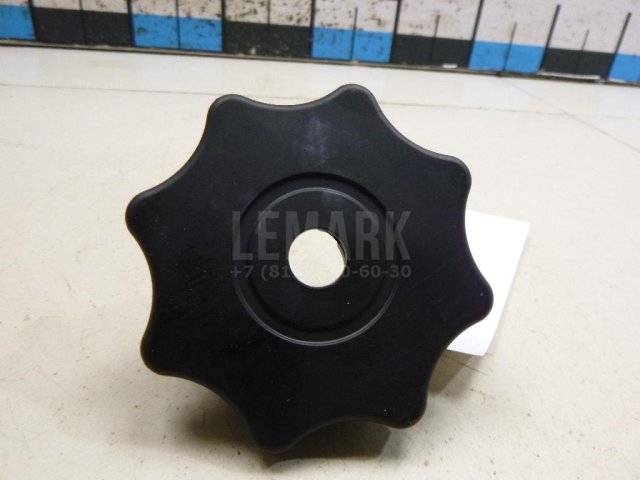 Болт крепления запасного колеса