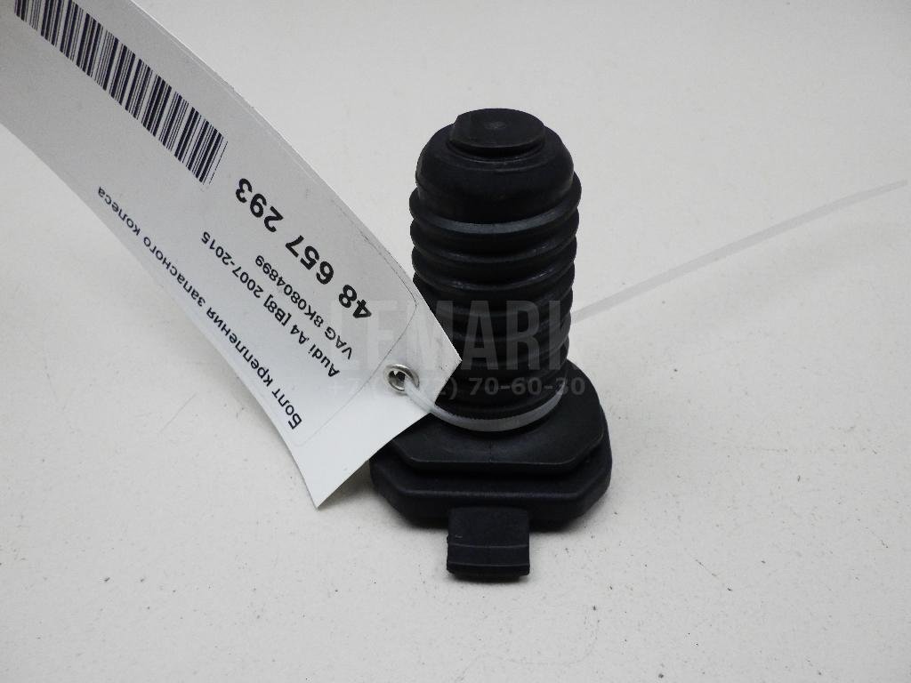 Болт крепления запасного колеса