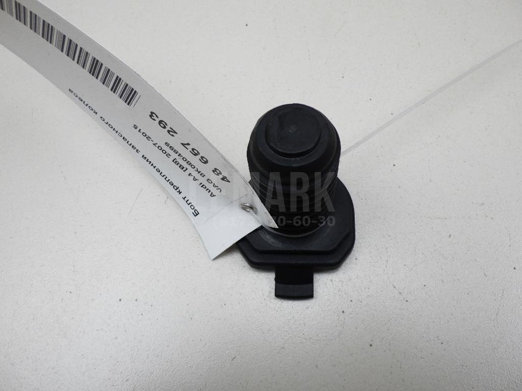 Болт крепления запасного колеса