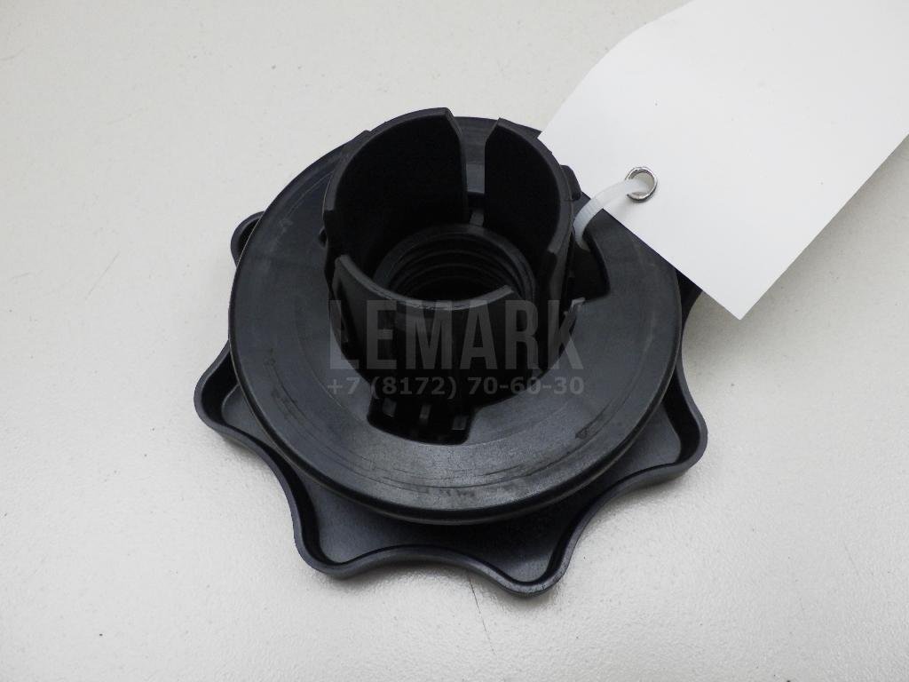 Болт крепления запасного колеса