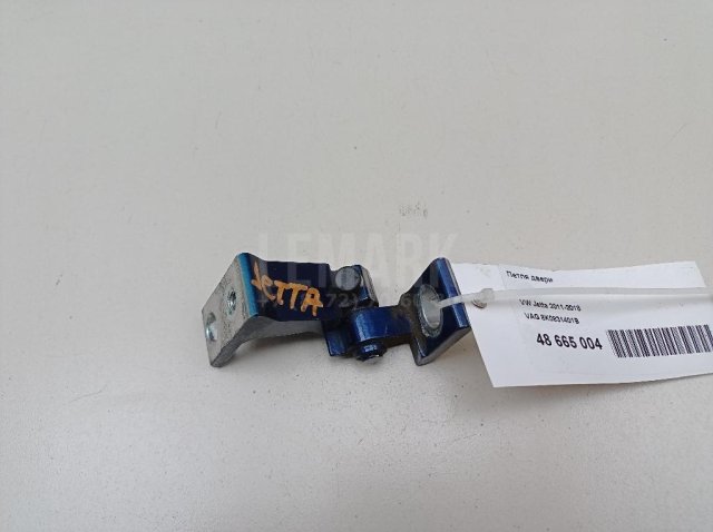 Петля двери