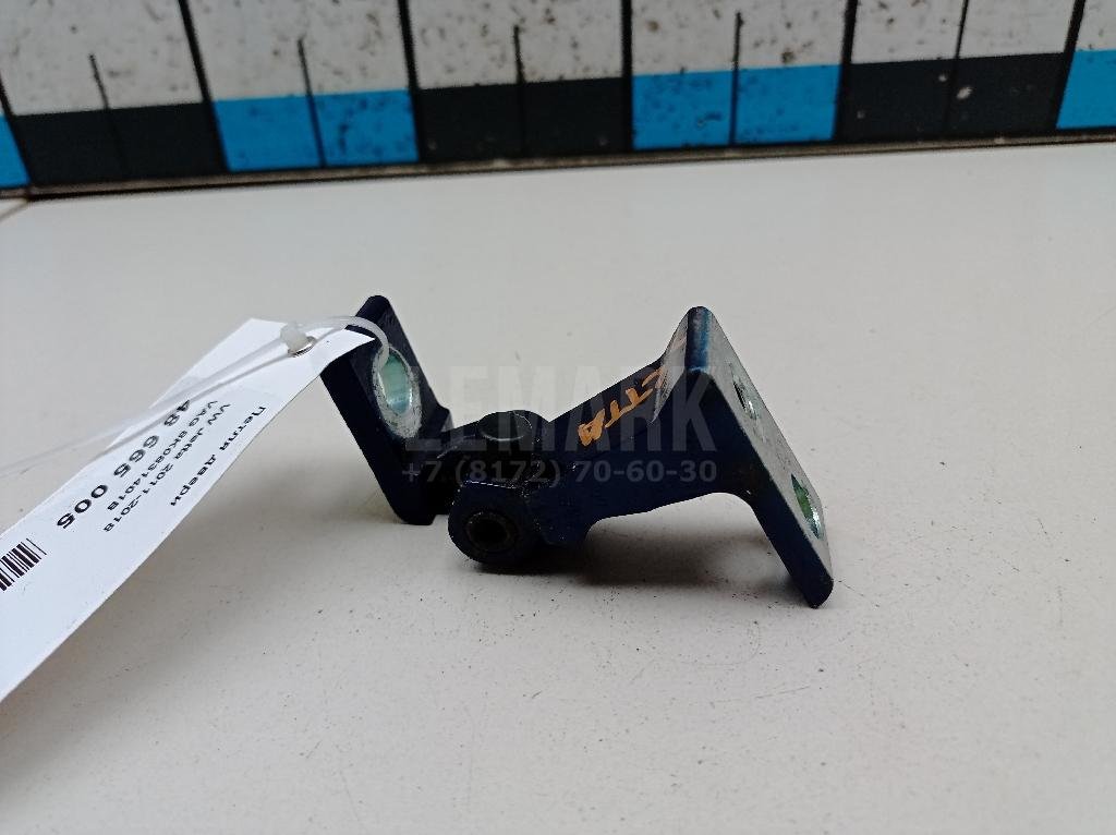 Петля двери