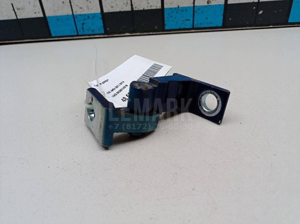 Петля двери