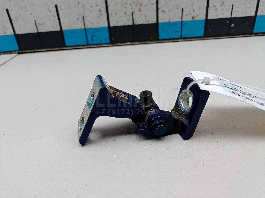 Петля двери