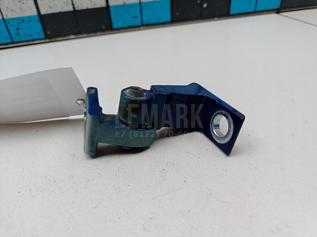 Петля двери