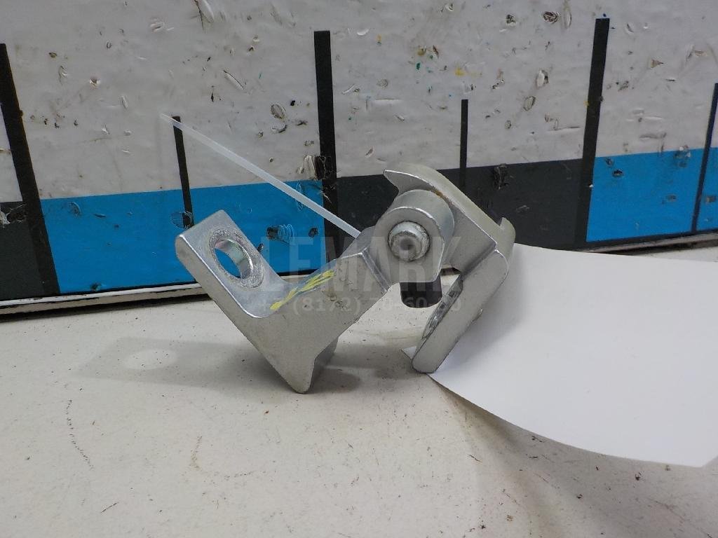 Петля двери