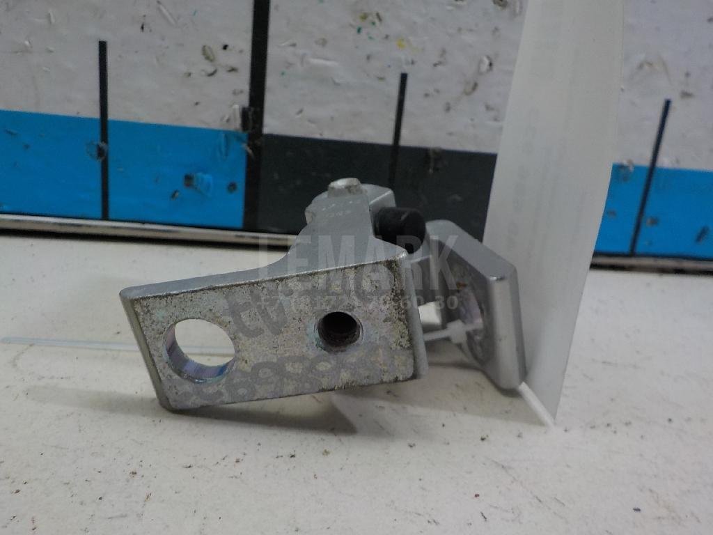 Петля двери