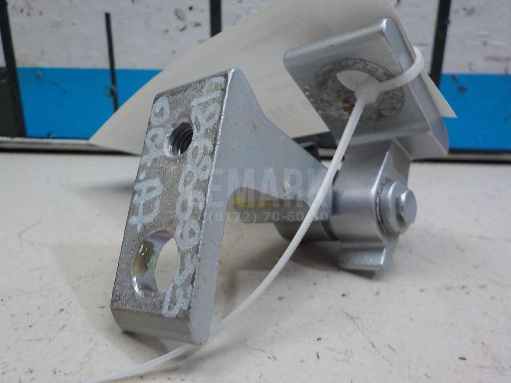 Петля двери