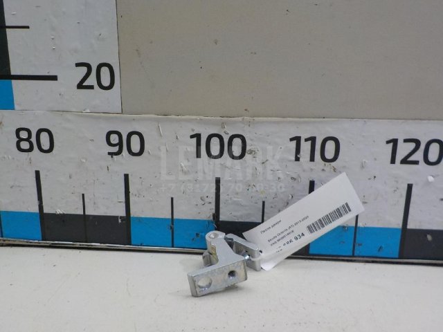 Петля двери