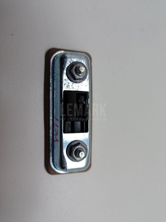 Кнопка открывания багажника