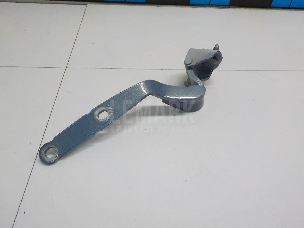 Петля двери багажника