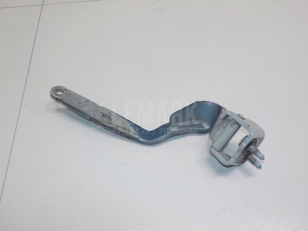 Петля двери багажника