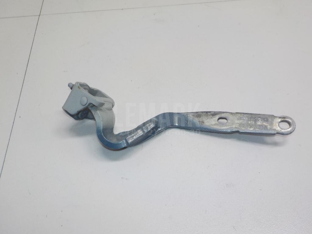 Петля двери багажника