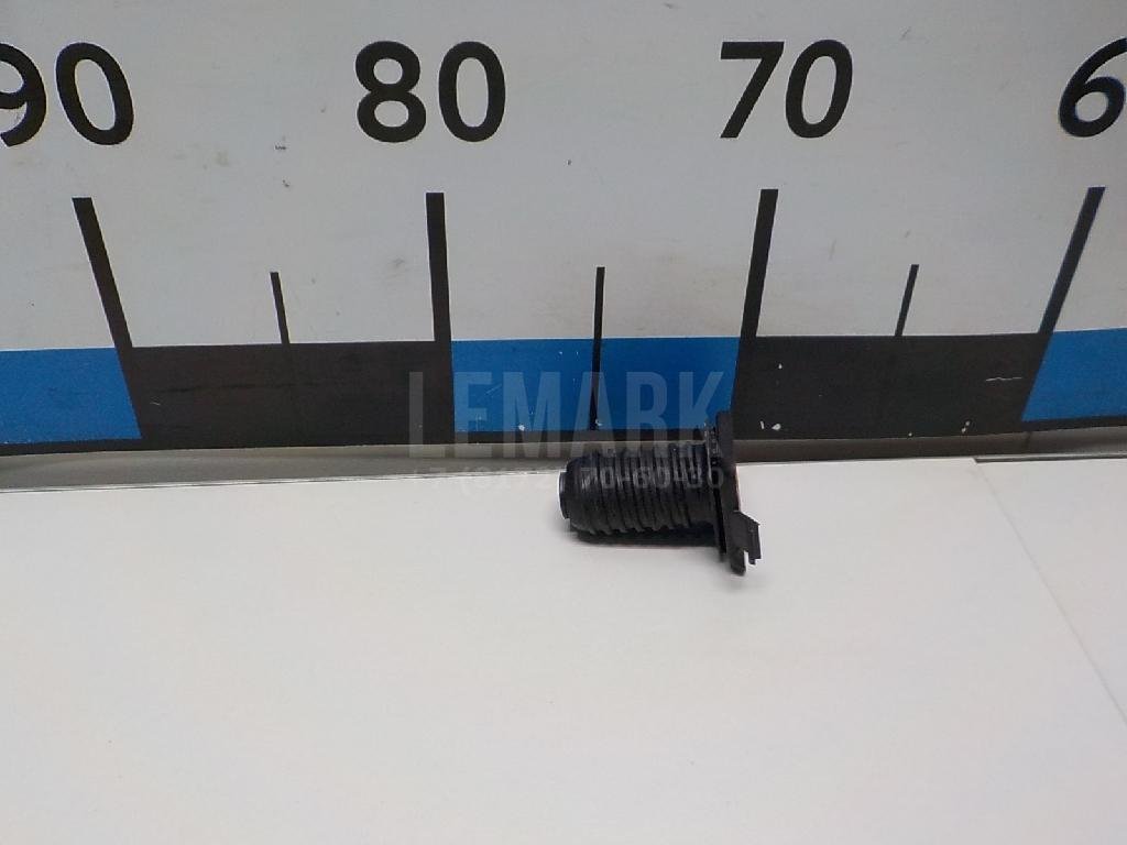 Болт крепления запасного колеса