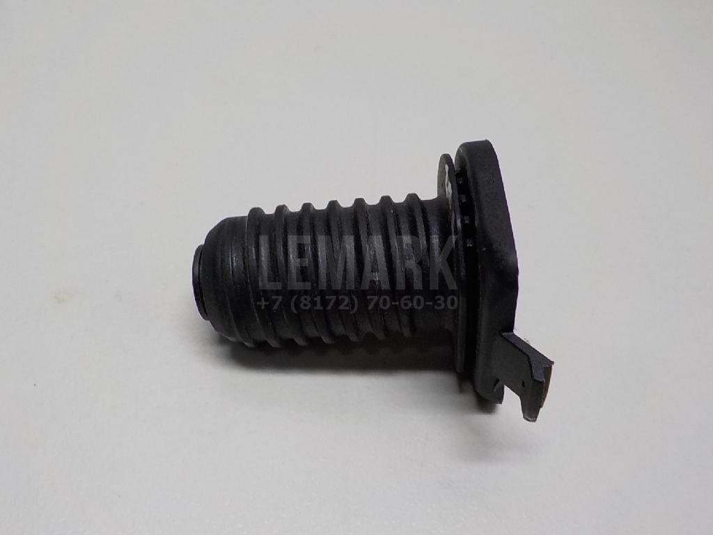 Болт крепления запасного колеса