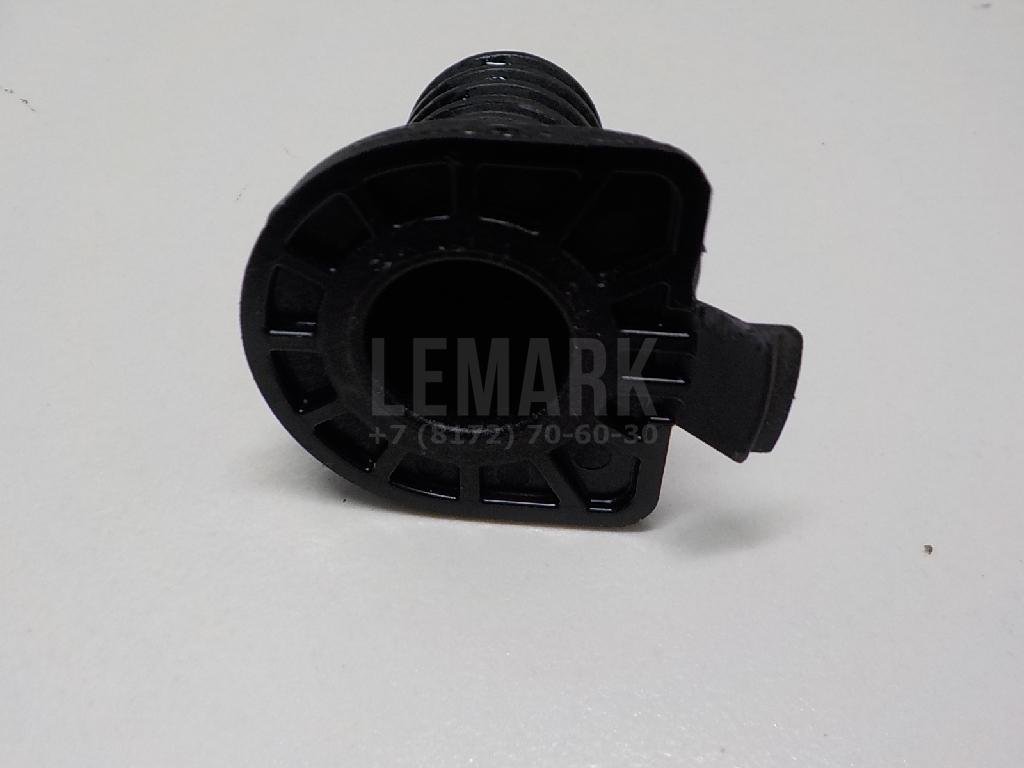 Болт крепления запасного колеса