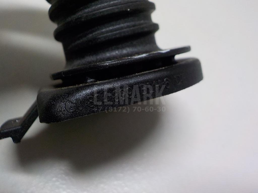 Болт крепления запасного колеса