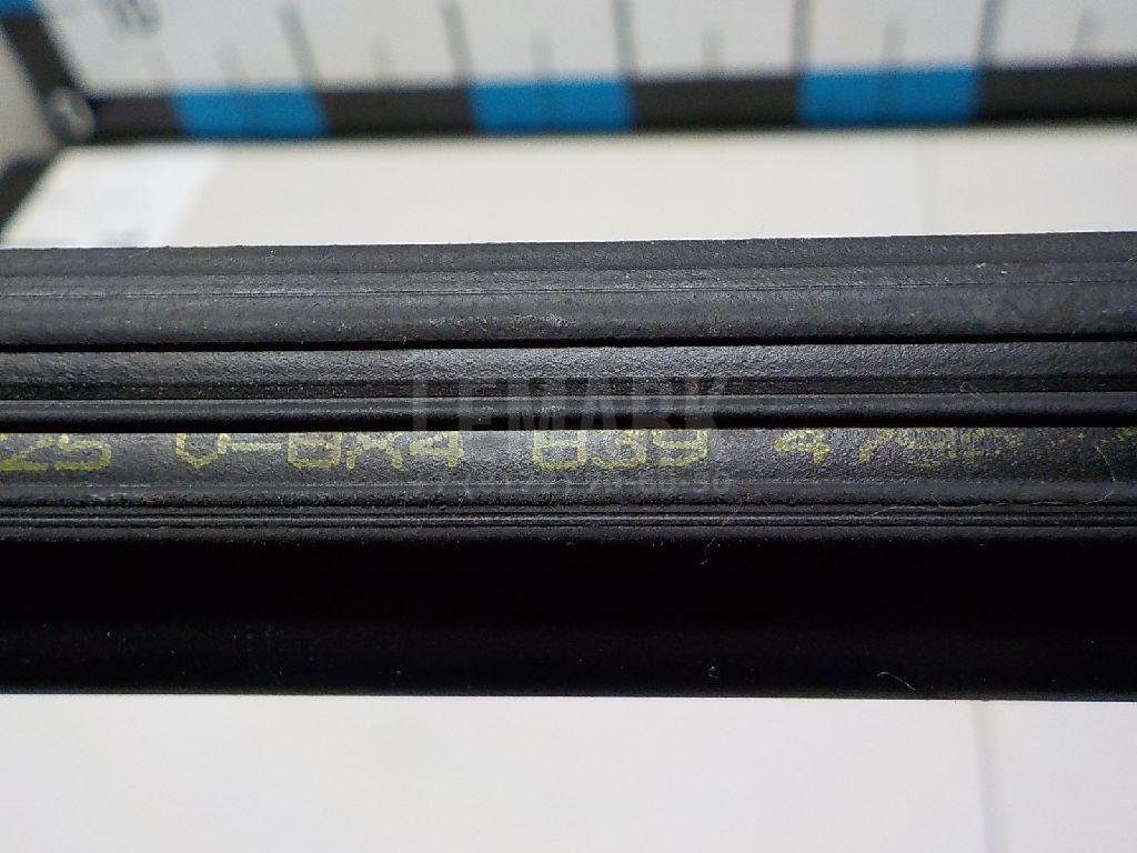 Уплотнитель стекла двери