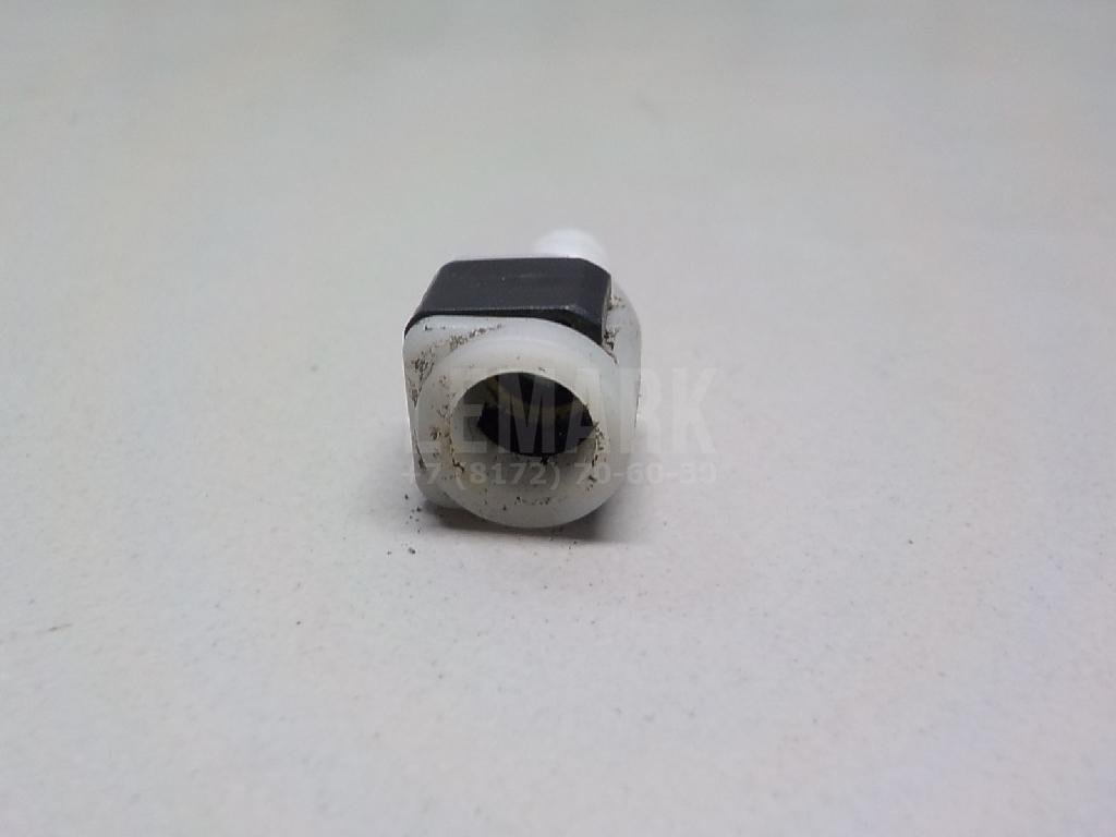 Штуцер трубки омывателя